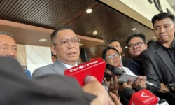 adies kadir jadi hakim mk