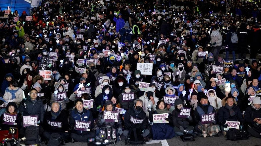 warga asing marah politik ham