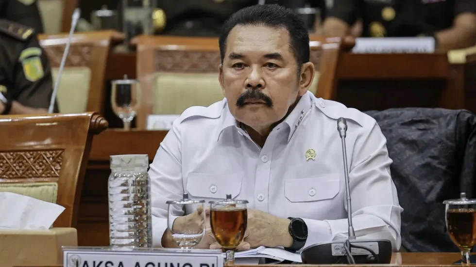 jaksa agung copot empat kajari